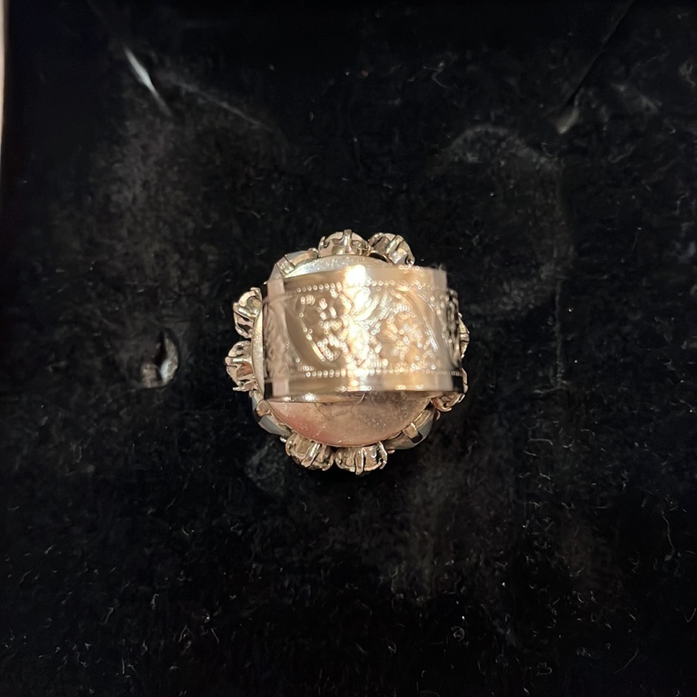 Swarovski crystallized ring. - Picture 3 of 5